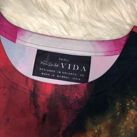 Vida watercolored blouse size small - Picture 2 of 5